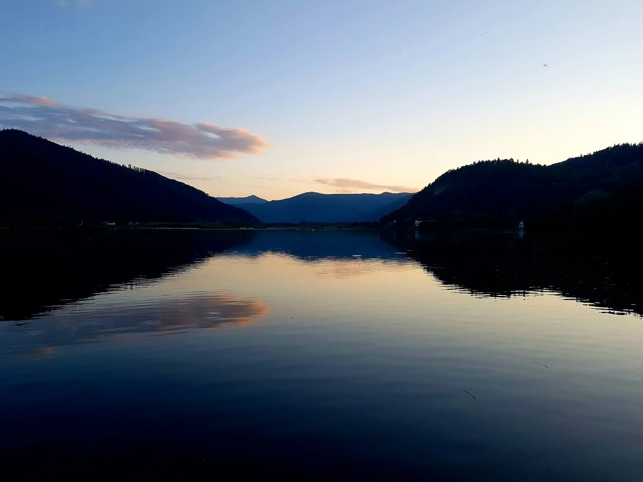 Lac, cu Ceahlăul în depărtare
